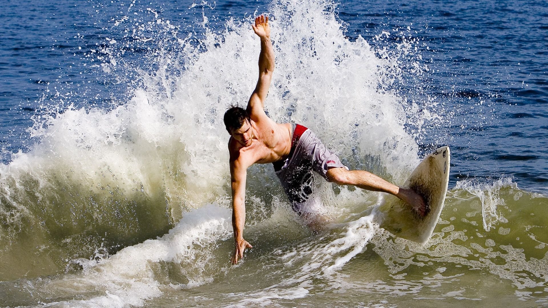 德甲亮点：青训球员替补登场打入关键进球引关注，去德国足球青训一年费用